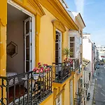 Beautiful Flat Near Plaza Merced